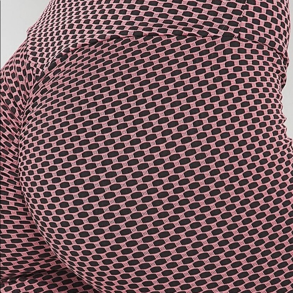 Scrunch Butt Sculpting High Waisted Biker shorts - Picture 2 of 4